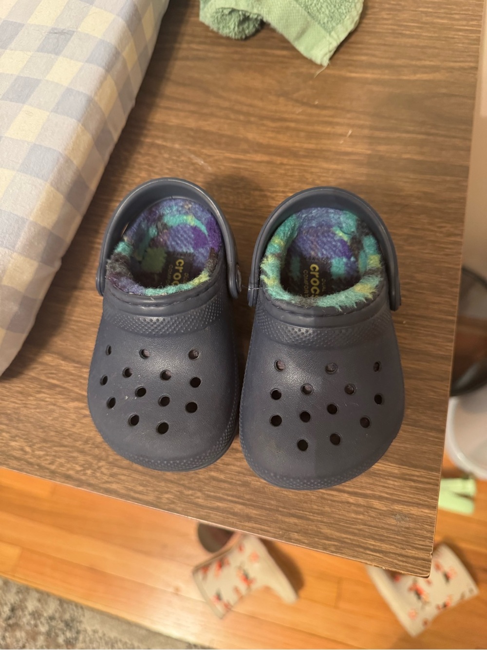 CROCS Navy Kids Clog with Fuzzy Lining